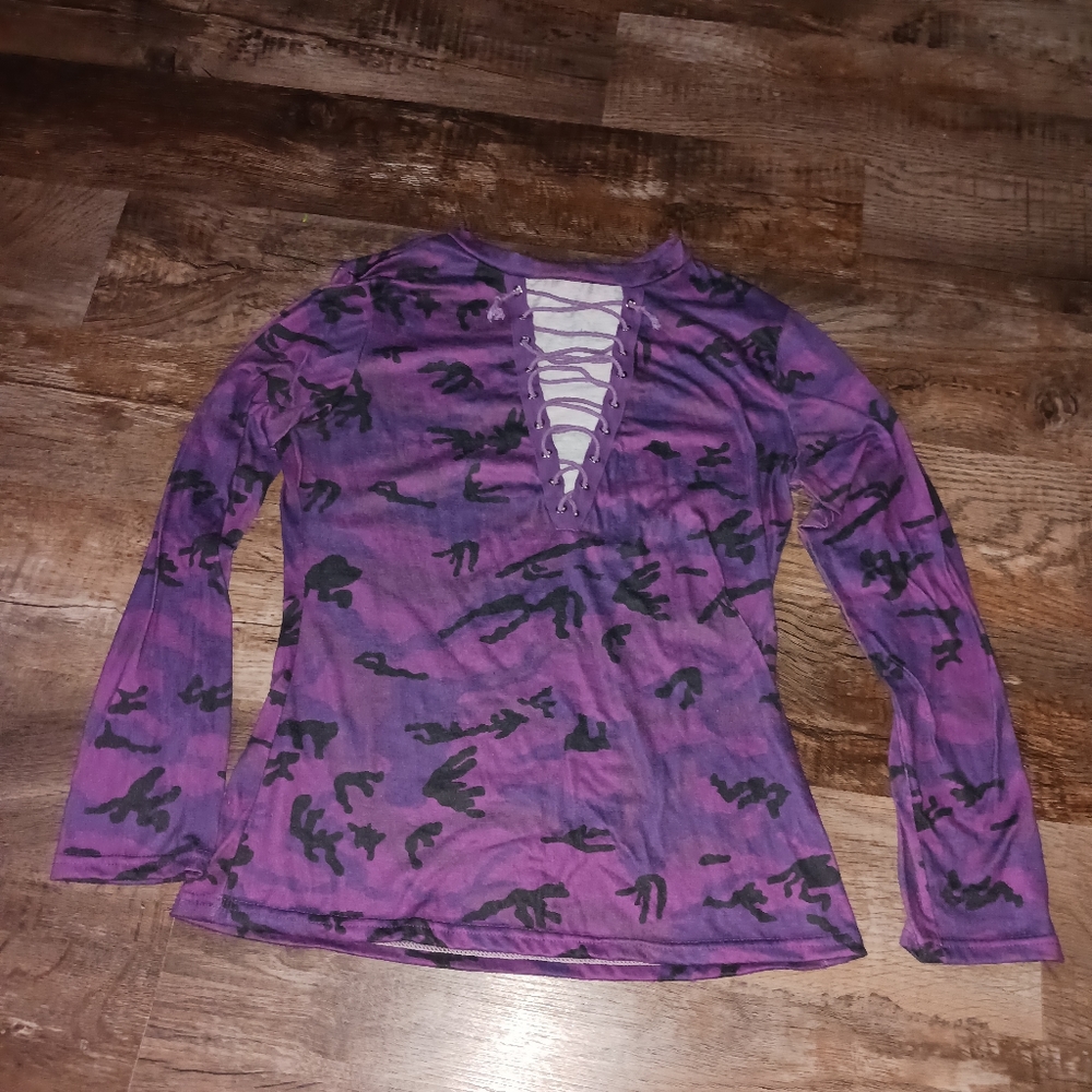 💥3 for $15💥Camo criss cross top